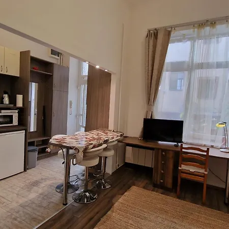Apartment Dombovari Way